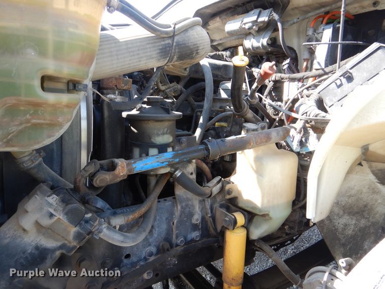 image for item GM9157 2005 International 4300  refrigerated box truck