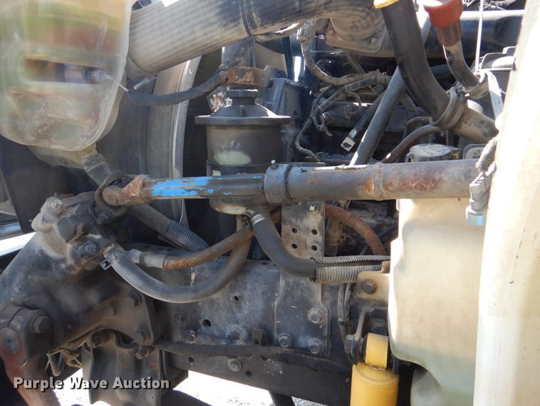 image for item GM9157 2005 International 4300  refrigerated box truck