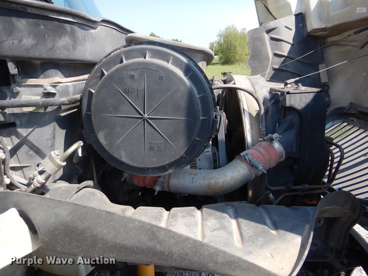 image for item GM9157 2005 International 4300  refrigerated box truck