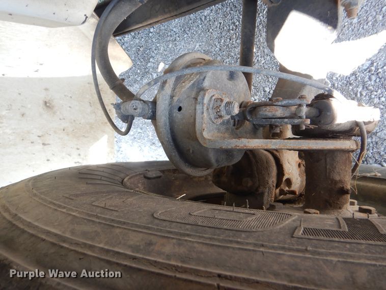 image for item GM9157 2005 International 4300  refrigerated box truck