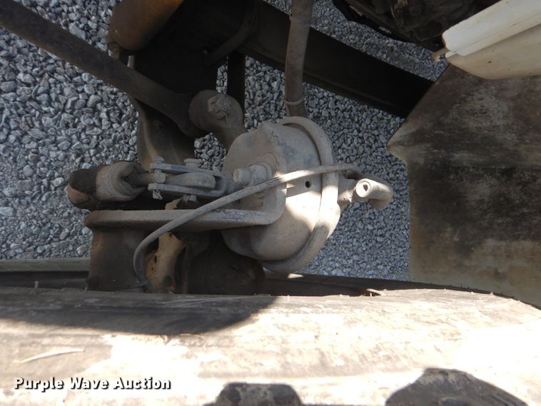 image for item GM9157 2005 International 4300  refrigerated box truck