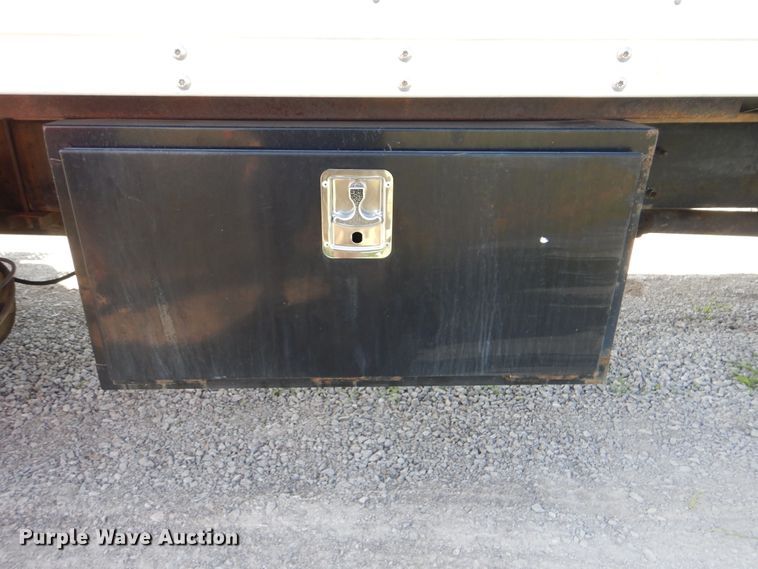 image for item GM9157 2005 International 4300  refrigerated box truck