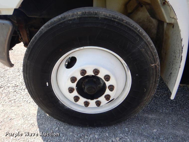 image for item GM9157 2005 International 4300  refrigerated box truck