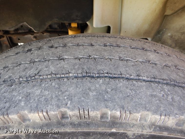 image for item GM9157 2005 International 4300  refrigerated box truck