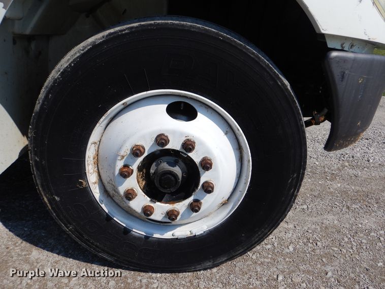 image for item GM9157 2005 International 4300  refrigerated box truck