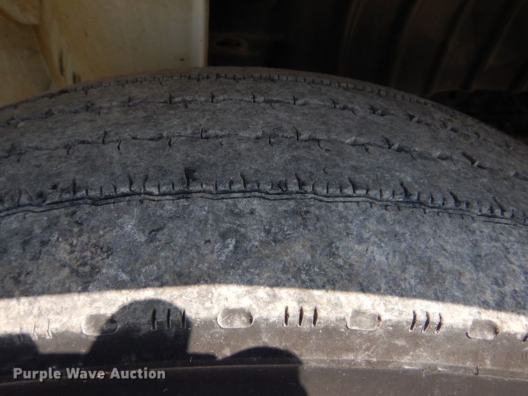 image for item GM9157 2005 International 4300  refrigerated box truck