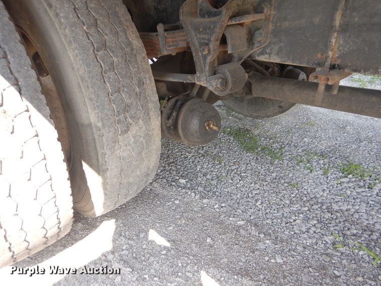 image for item GM9157 2005 International 4300  refrigerated box truck