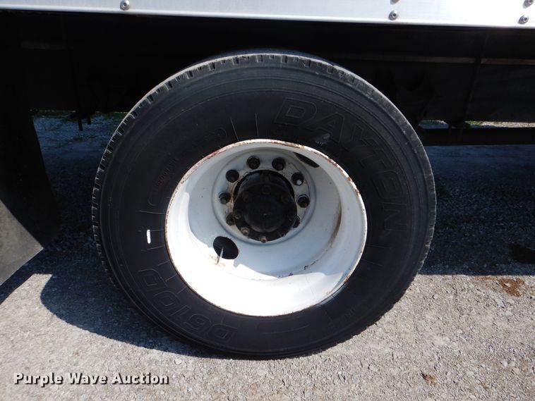 image for item GM9157 2005 International 4300  refrigerated box truck