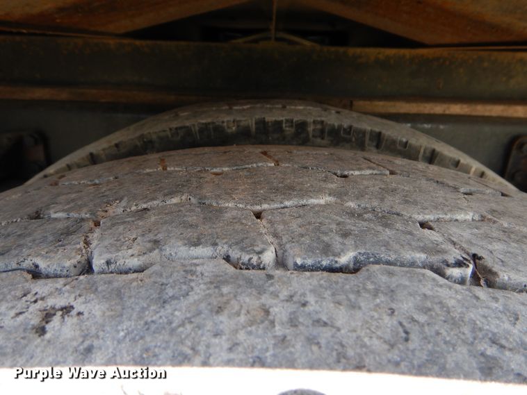 image for item GM9157 2005 International 4300  refrigerated box truck