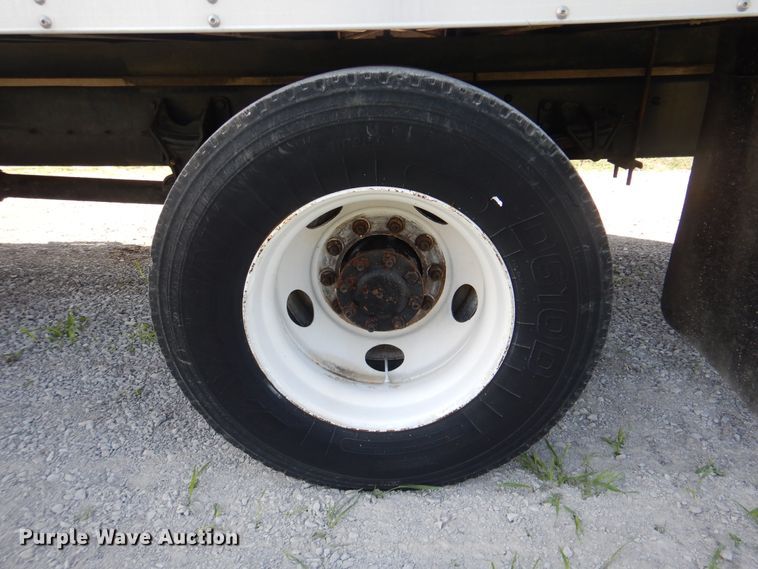 image for item GM9157 2005 International 4300  refrigerated box truck