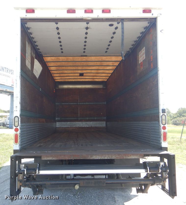 image for item GM9158 2006 Freightliner Business Class M2  box truck