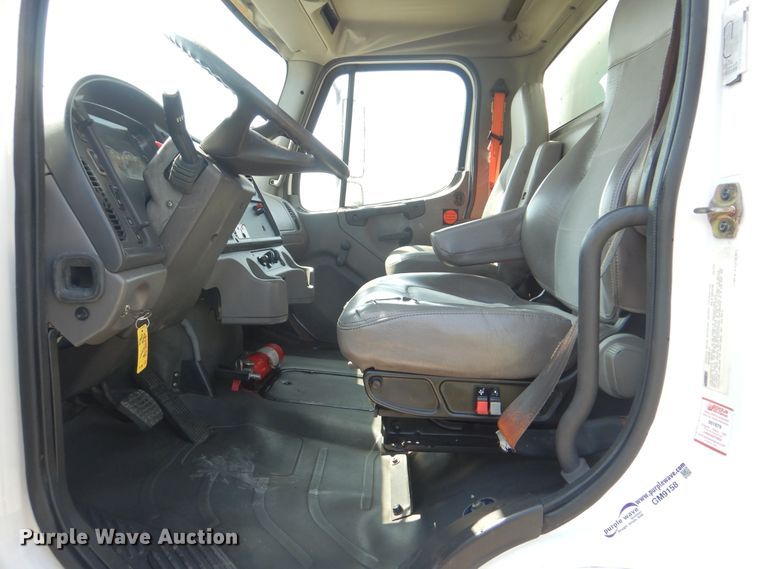 image for item GM9158 2006 Freightliner Business Class M2  box truck