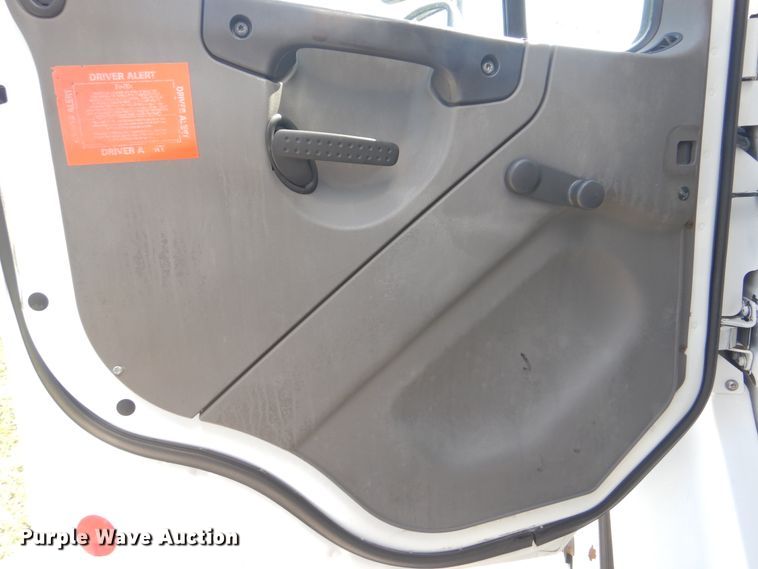 image for item GM9158 2006 Freightliner Business Class M2  box truck