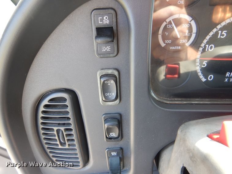 image for item GM9158 2006 Freightliner Business Class M2  box truck