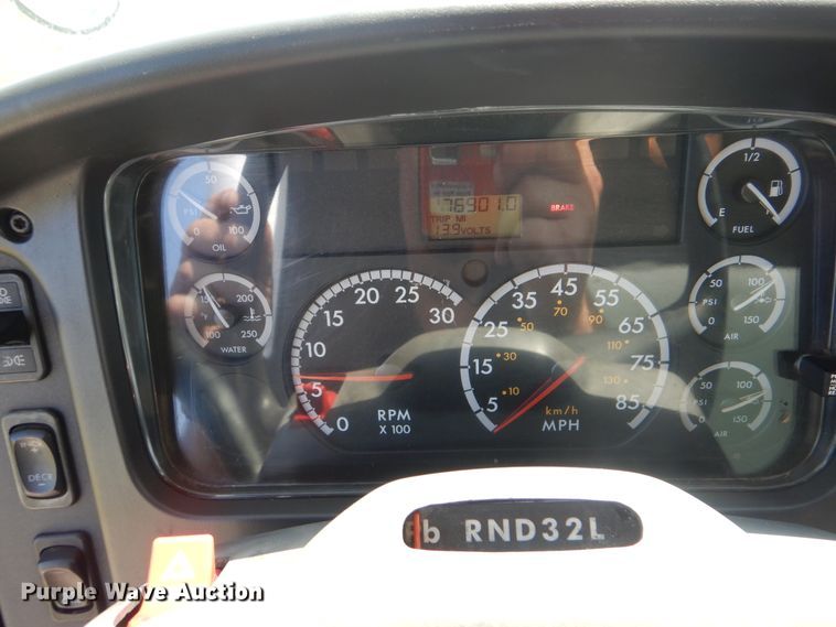 image for item GM9158 2006 Freightliner Business Class M2  box truck