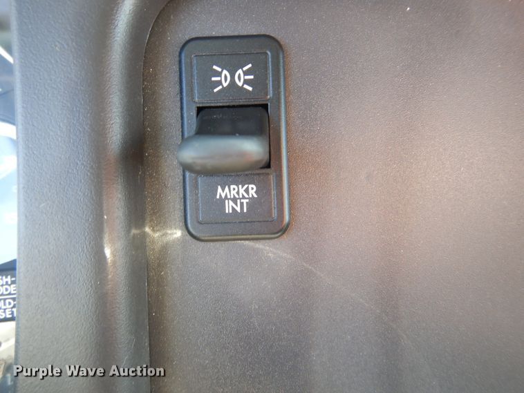 image for item GM9158 2006 Freightliner Business Class M2  box truck