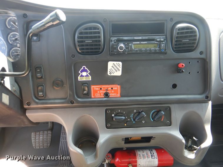 image for item GM9158 2006 Freightliner Business Class M2  box truck