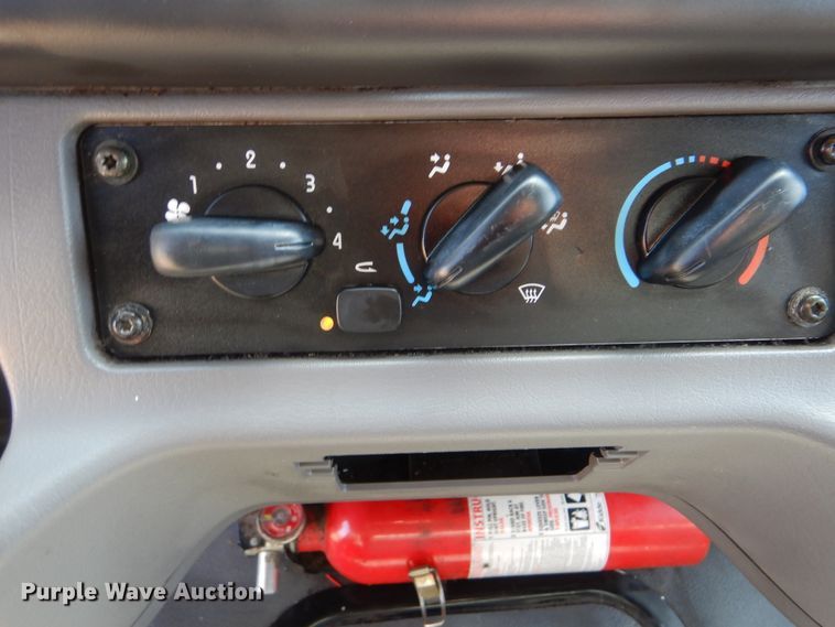 image for item GM9158 2006 Freightliner Business Class M2  box truck