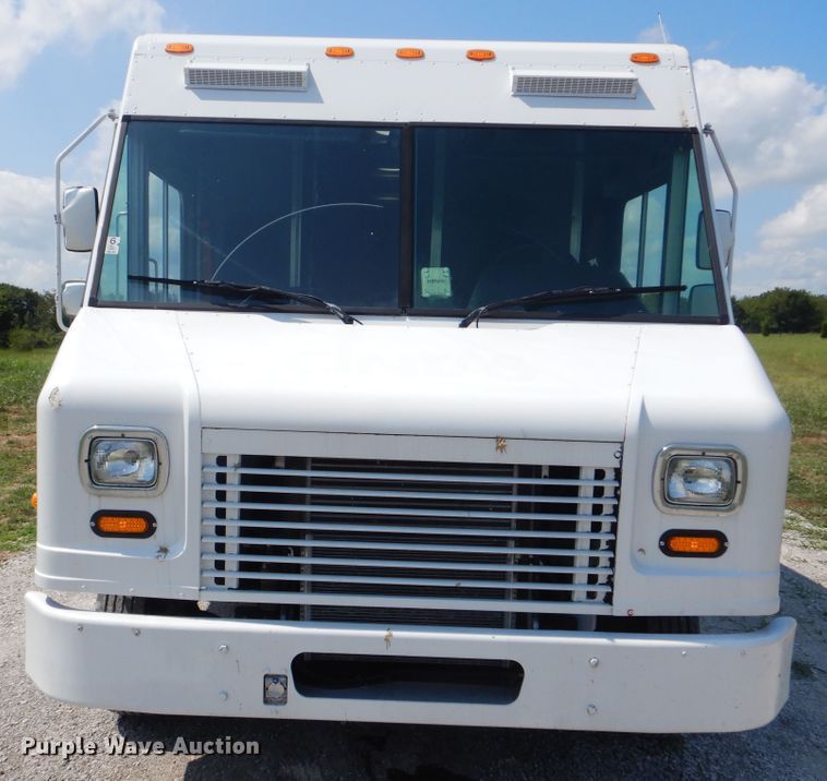 image for item GM9160 2009 Freightliner MT45  delivery truck