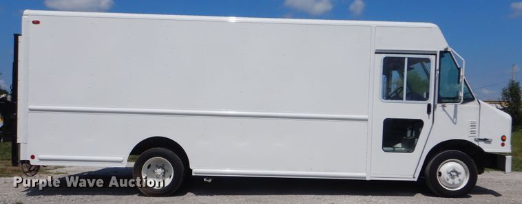 image for item GM9160 2009 Freightliner MT45  delivery truck