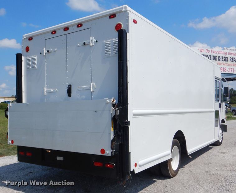 image for item GM9160 2009 Freightliner MT45  delivery truck