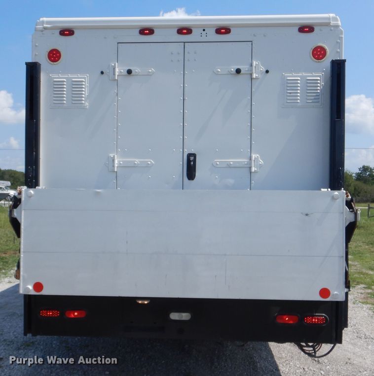 image for item GM9160 2009 Freightliner MT45  delivery truck