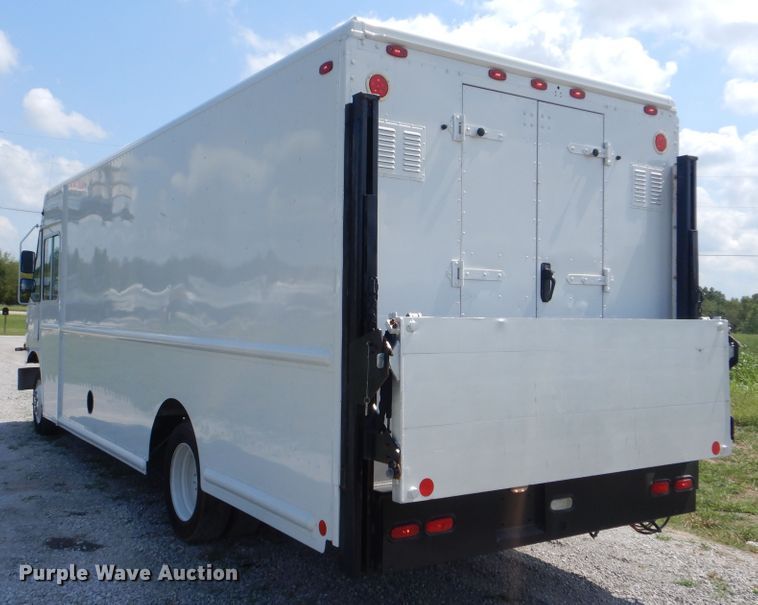 image for item GM9160 2009 Freightliner MT45  delivery truck