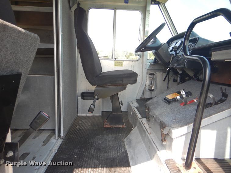 image for item GM9160 2009 Freightliner MT45  delivery truck