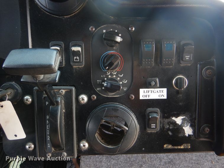 image for item GM9160 2009 Freightliner MT45  delivery truck