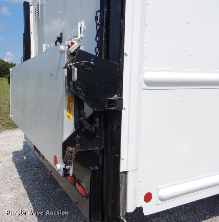 image for item GM9160 2009 Freightliner MT45  delivery truck