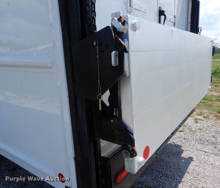 image for item GM9160 2009 Freightliner MT45  delivery truck