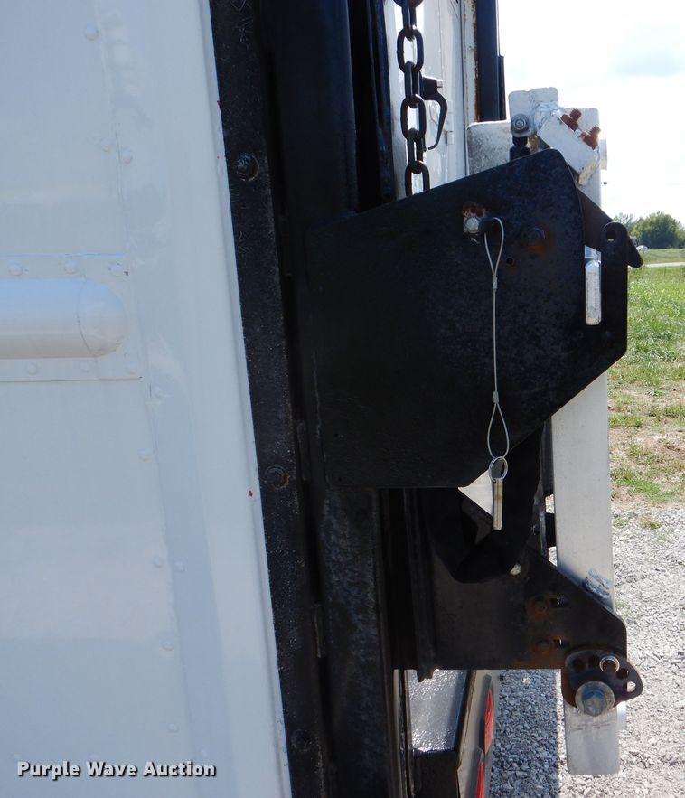 image for item GM9160 2009 Freightliner MT45  delivery truck