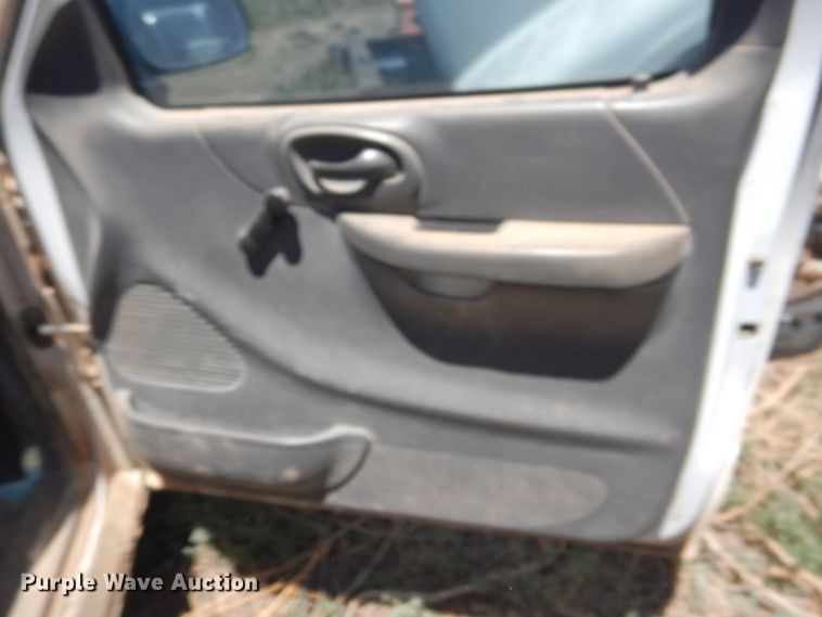 image for item GN9920 2003 Ford F150  pickup truck