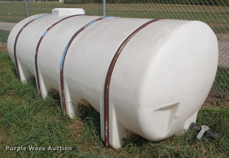 image for item GX9212 1,625 gallon poly tank