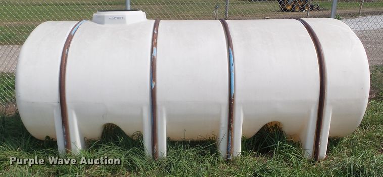 image for item GX9212 1,625 gallon poly tank