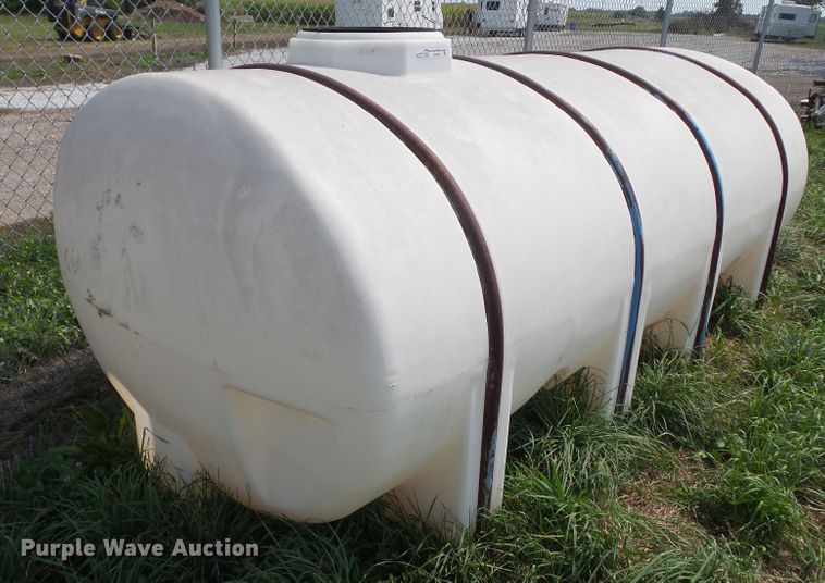 image for item GX9212 1,625 gallon poly tank