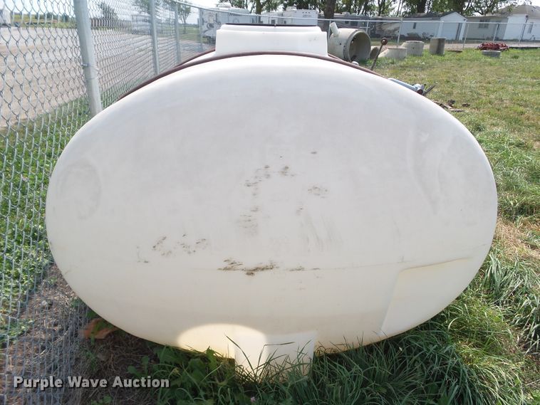 image for item GX9212 1,625 gallon poly tank