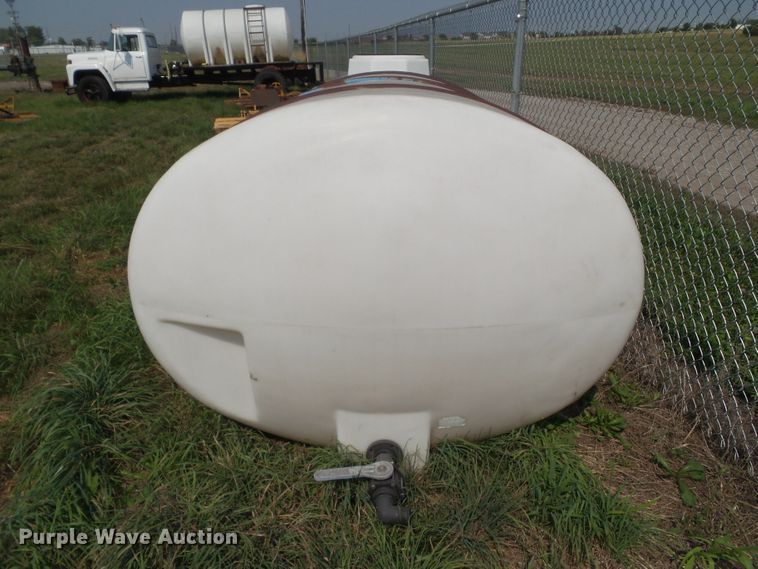 image for item GX9212 1,625 gallon poly tank