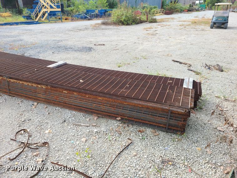 image for item GY9633 Approximately 24 steel grates