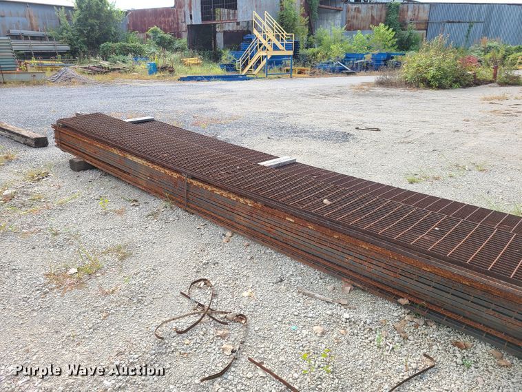 image for item GY9633 Approximately 24 steel grates