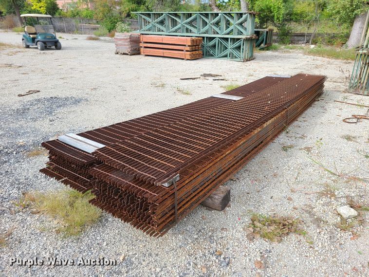 image for item GY9633 Approximately 24 steel grates