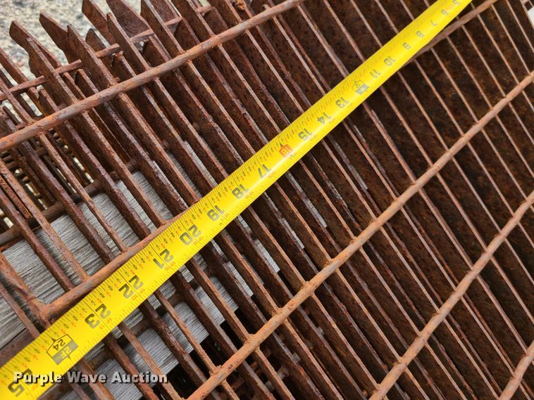 image for item GY9633 Approximately 24 steel grates