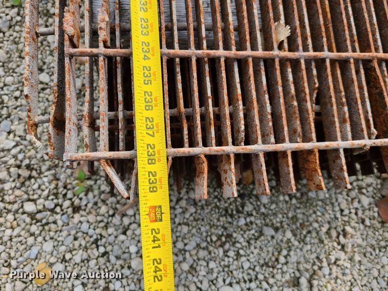 image for item GY9633 Approximately 24 steel grates