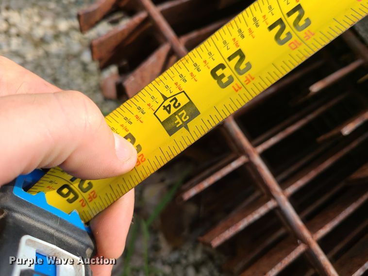 image for item GY9633 Approximately 24 steel grates