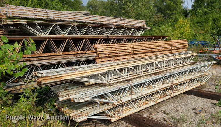 image for item GY9634 Approximately 50 steel trusses