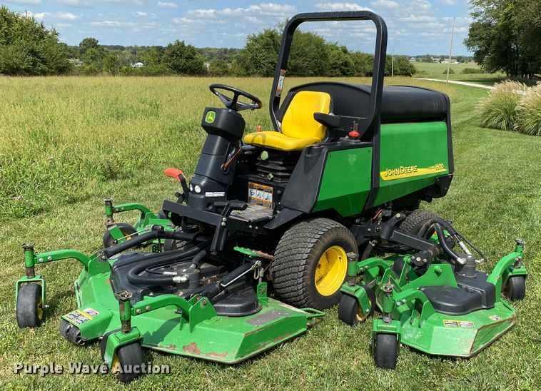 image for item HE9761 2003 John Deere 1600 Turbo lawn mower