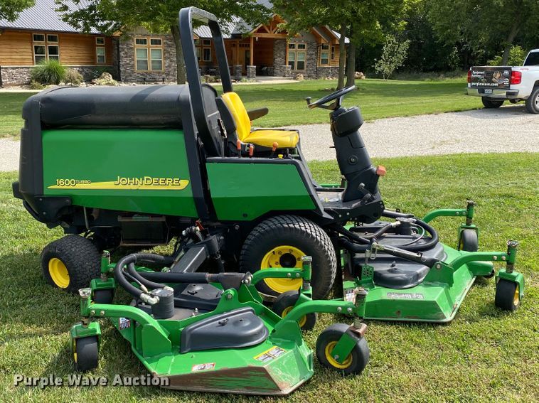 image for item HE9761 2003 John Deere 1600 Turbo lawn mower