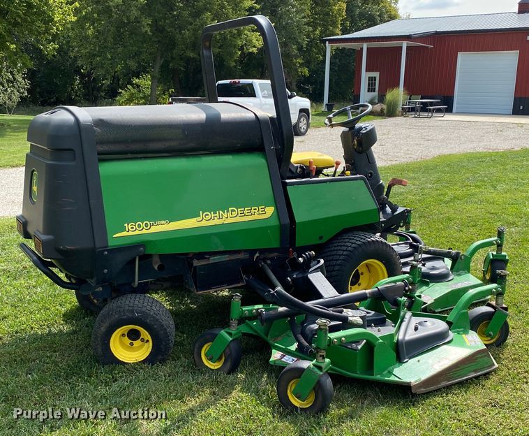 image for item HE9761 2003 John Deere 1600 Turbo lawn mower