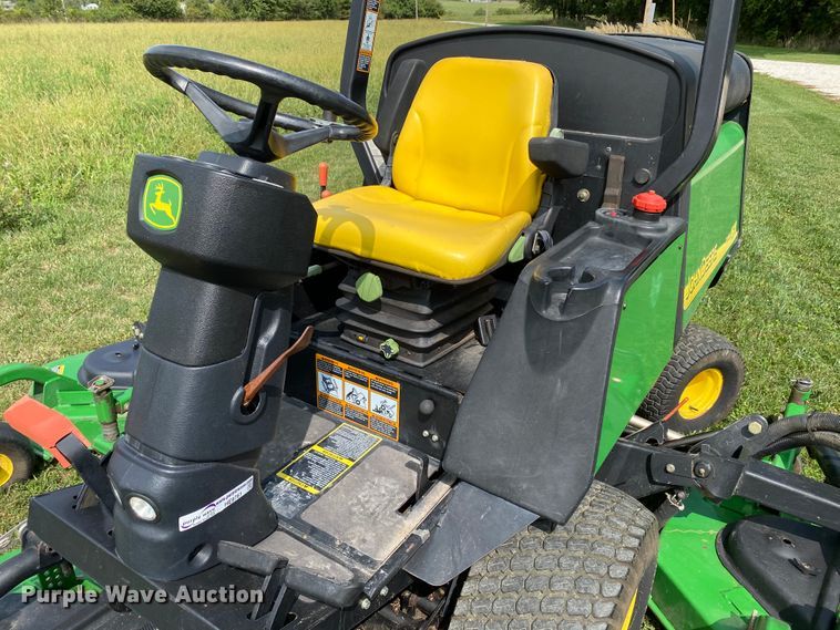 image for item HE9761 2003 John Deere 1600 Turbo lawn mower