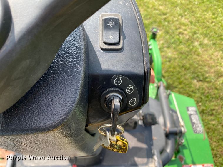 image for item HE9761 2003 John Deere 1600 Turbo lawn mower